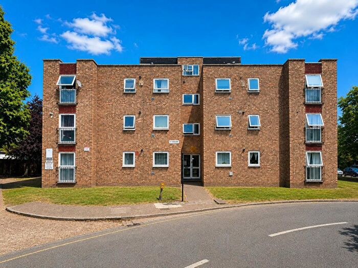 2 Bedroom Flat To Rent In Highlands Close, Hounslow, TW3