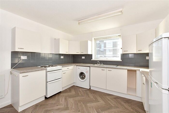 2 Bedroom Flat For Sale In Sandown Road, Shanklin, Isle Of Wight, PO37