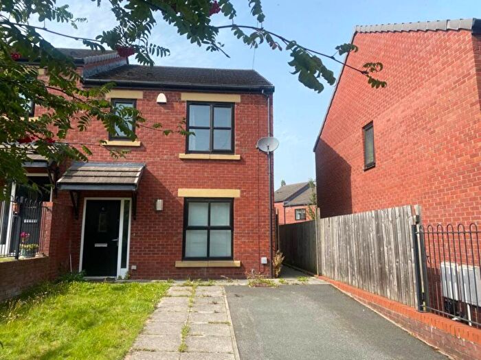 3 Bedroom Semi-Detached House To Rent In Raynville Walk, Bramley, Leeds, LS13
