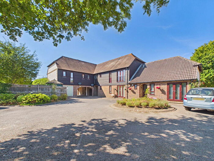 2 Bedroom Flat For Sale In Farm Close, Barns Green, West Sussex, RH13