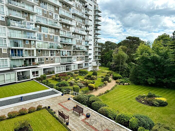 3 Bedroom Flat To Rent In West Cliff Road, Bournemouth, BH2