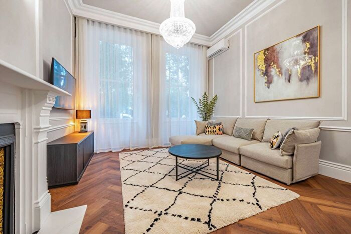 2 Bedroom Flat To Rent In Nevern Square, Earls Court, London, SW5