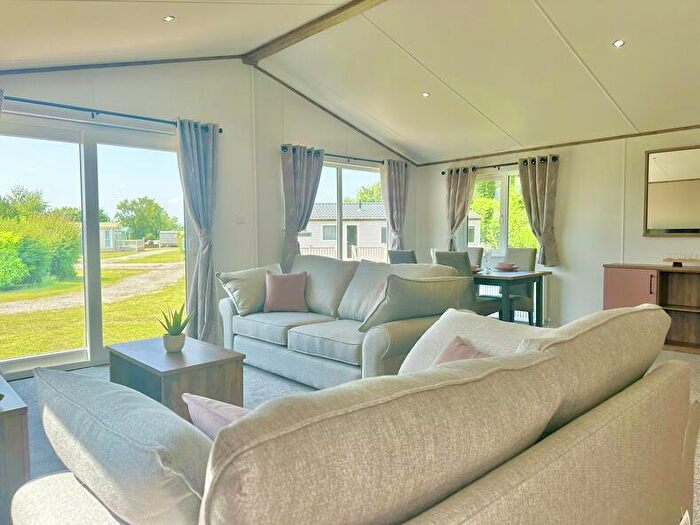 2 Bedroom Park Home For Sale In Breydon Water Holiday Park, NR31