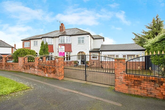 3 Bedroom Semi Detached House For Sale In Broadway, Leeds, LS15