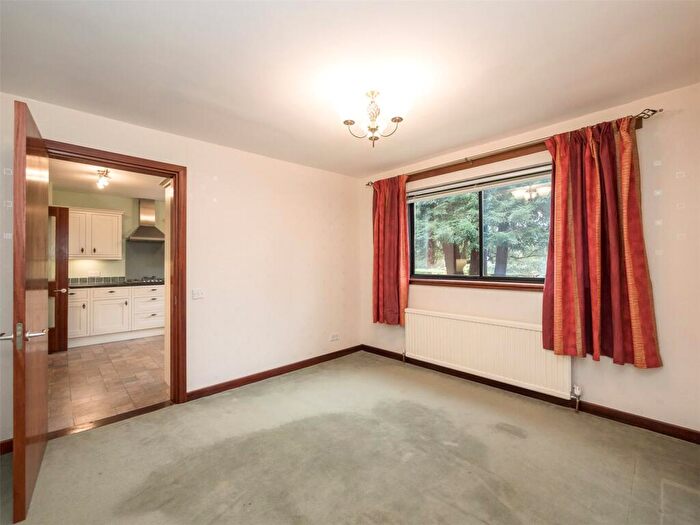 3 Bedroom Flat To Rent In Southbank Court, Edinburgh, EH4