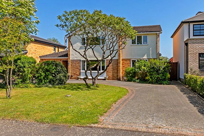 6 Bedroom Detached House For Sale In The Woodlands, Broom, SG18