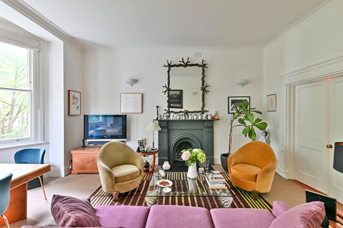 2 Bedroom Flat For Sale In Gledhow Gardens, South Kensington, London, SW5