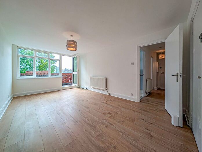 1 Bedroom Flat To Rent In Murfett Close, London, SW19