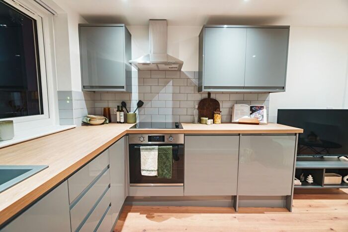 2 Bedroom Flat To Rent In Otley Road, Adel, Leeds, LS16