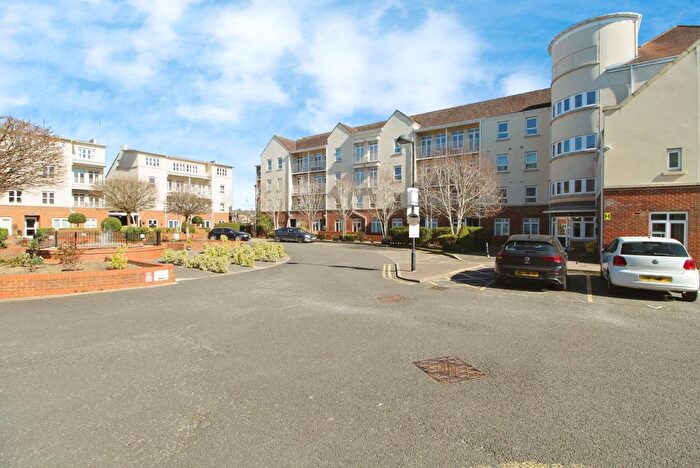 2 Bedroom Flat To Rent In Ridley Court, Cambridge Close, East Barnet, Barnet, EN4