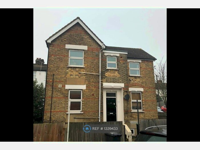 4 Bedroom Maisonette To Rent In Hainthorpe Road, London, SE27