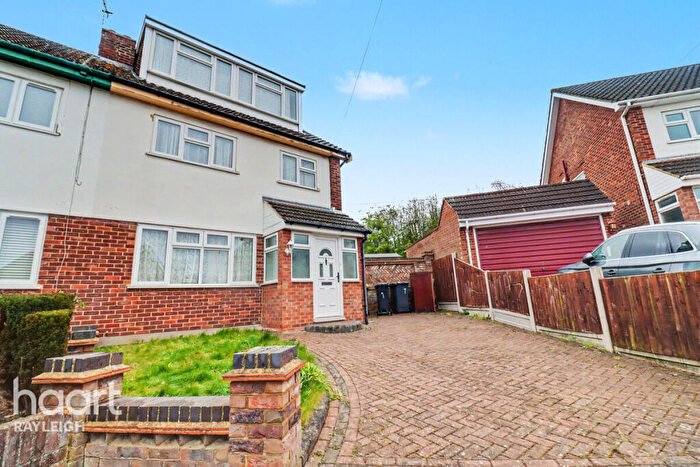 3 Bedroom Semi Detached House For Sale In Harper Way, Rayleigh, SS6