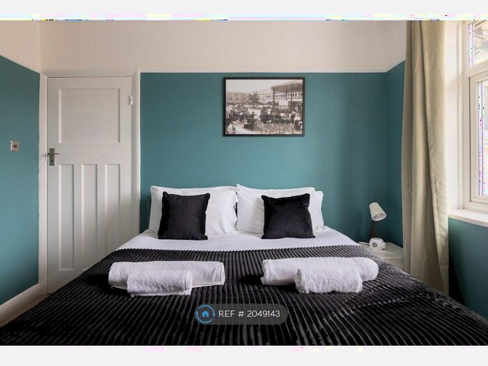 3 Bedroom Semi-Detached House To Rent In Northgate Road, Crawley, RH10