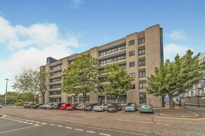 Ground Flat To Rent In Skyline House, SG1