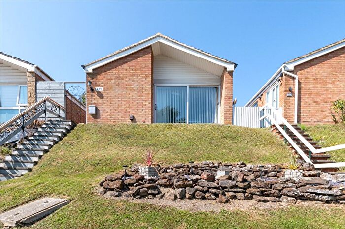 2 Bedroom Bungalow For Sale In Devon Road, Luton, Bedfordshire, LU2