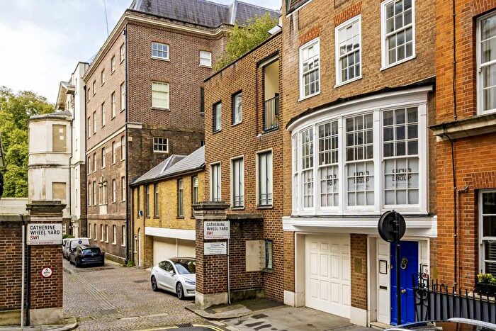 2 Bedroom Flat To Rent In Catherine Wheel Yard, London, SW1A