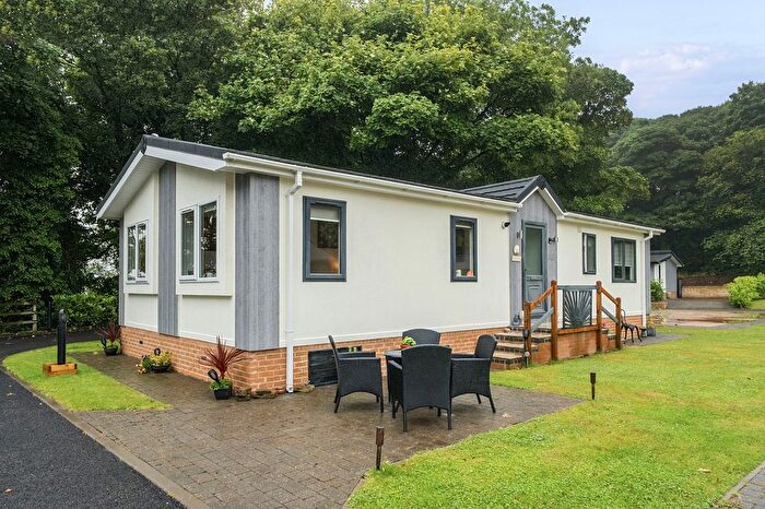 2 Bedroom Mobile/park Home For Sale In Clayton West, Huddersfield, HD8