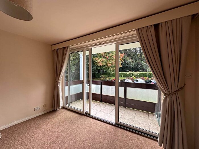 2 Bedroom Flat For Sale In Ferndale Close, Tunbridge Wells, Kent, TN2