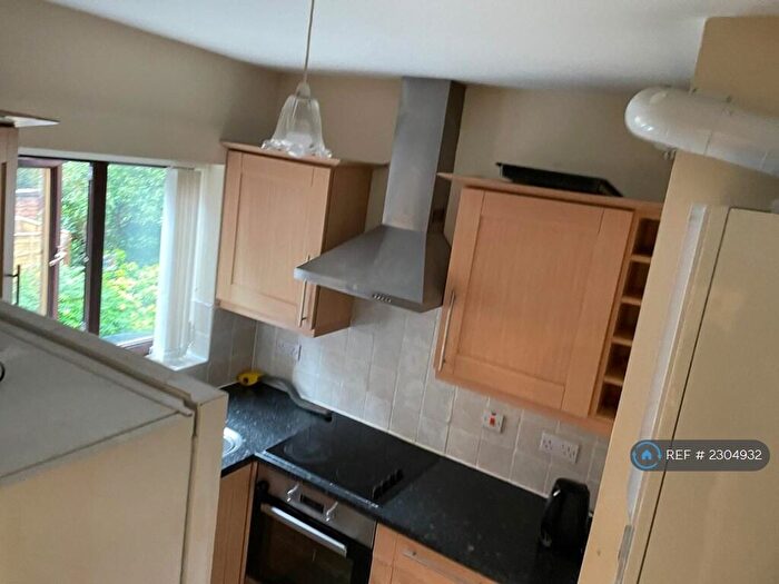 2 Bedroom Flat To Rent In High Lane, Manchester, M21