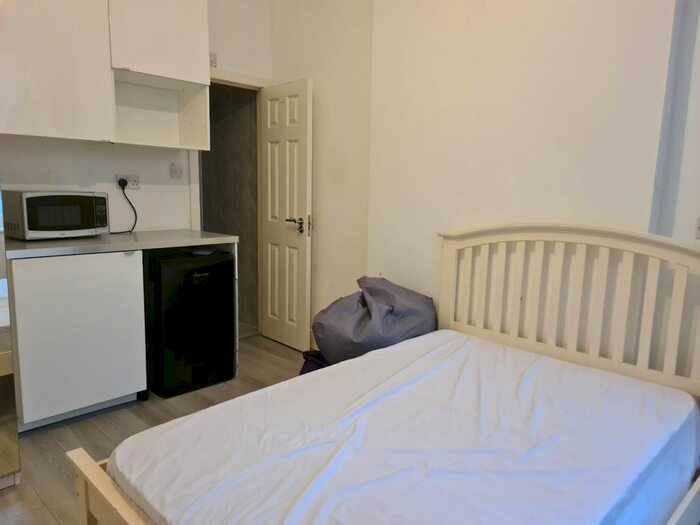 Studio To Rent In Neasden Lane, London, NW10