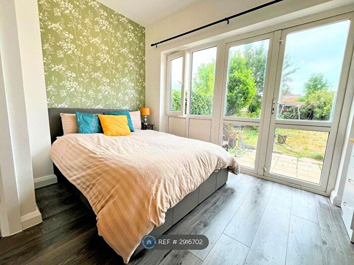 6 Bedroom Semi-Detached House To Rent In Manor Drive North, Worcester Park, KT4