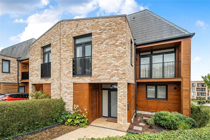 3 Bedroom End Of Terrace House For Sale In Mays Lane, Barnet, EN5