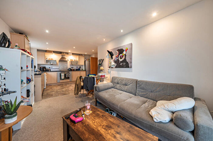 3 Bedroom Apartment For Sale In Elmira Way, Salford, Greater Manchester, M5