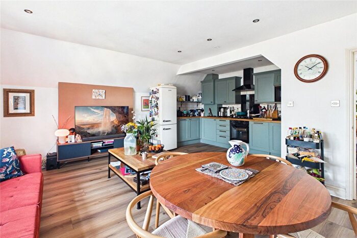 2 Bedroom Flat To Rent In Mitcham Lane, London, SW16