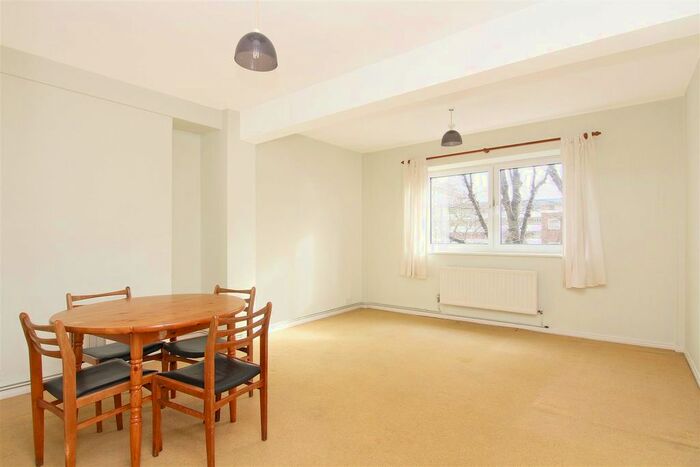 1 Bedroom Flat To Rent In Upper Richmond Road, London, SW15
