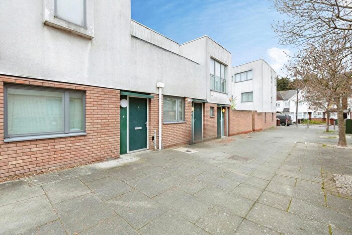 2 Bedroom Flat For Sale In Roberts Close, Barking, IG11