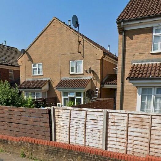 2 Bedroom Semi-Detached House To Rent In Ellenhall Close, Luton, LU3