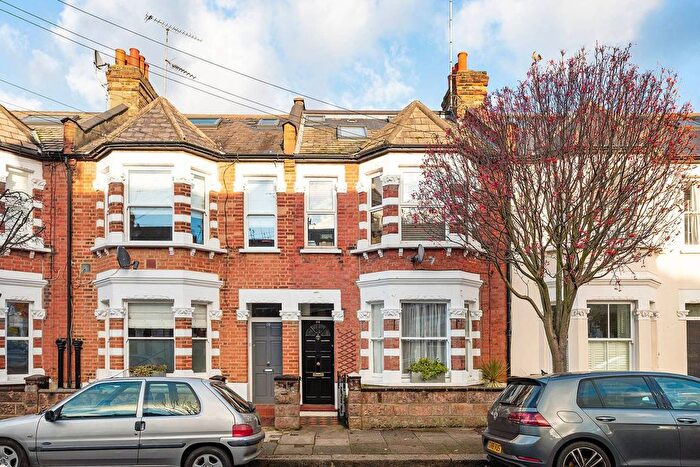 1 Bedroom Flat To Rent In Bendemeer Road, West Putney, London, SW15