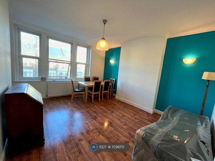 2 Bedroom Flat To Rent In First Floor, Turnpike Lane, N8