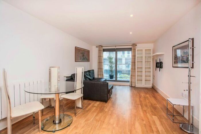 2 Bedroom Flat To Rent In Royal Carriage Mews, Woolwich, London, SE18