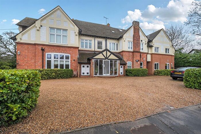 2 Bedroom Flat For Sale In Murdoch Court, Murdoch Road, Wokingham, Berkshire, RG40