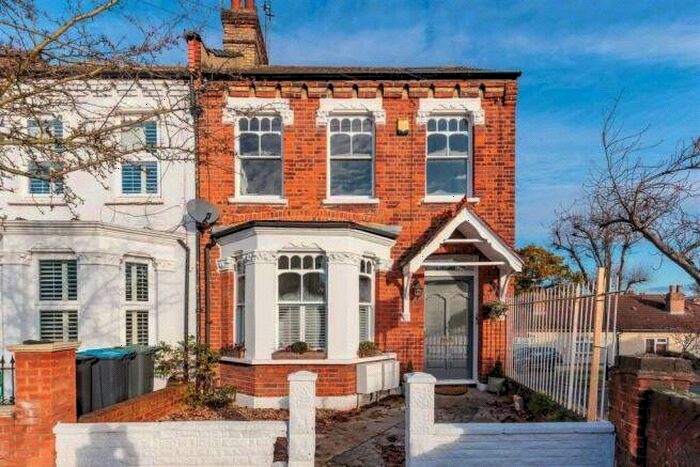 1 Bedroom Flat To Rent In College Road, Winchmore Hill, London, N21