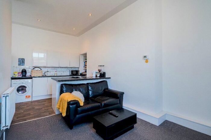 2 Bedroom Flat To Rent In Blenheim Terrace, Leeds, LS2