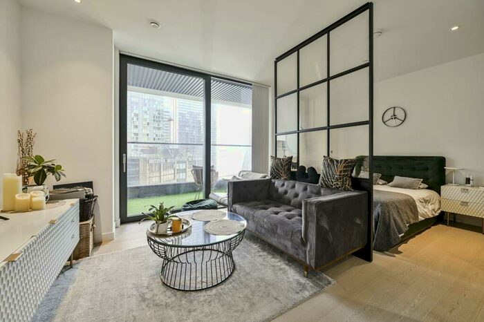 Studio To Rent In Bagshaw Building, Canary Wharf, London, E14