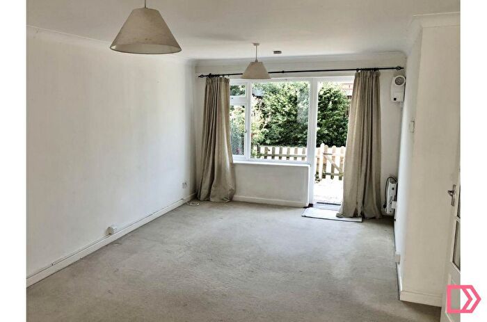 2 Bedroom Maisonette To Rent In Lincoln Court, Shirley, Southampton, SO15