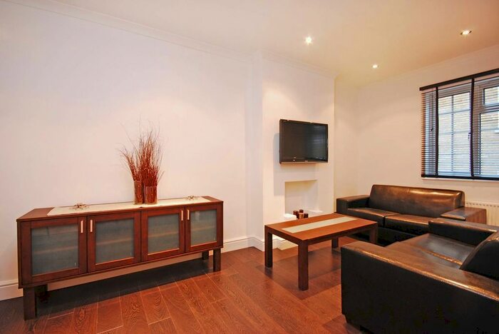 1 Bedroom Flat To Rent In Durweston Street, Marylebone, London, W1H