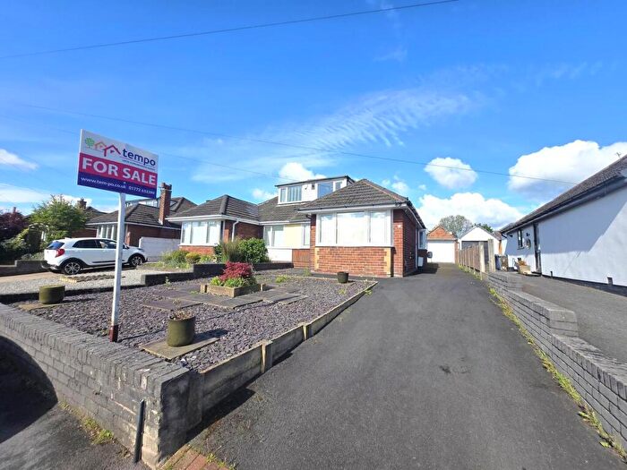 3 Bedroom Semi-Detached Bungalow For Sale In Summit Drive, Freckleton, Preston, PR4