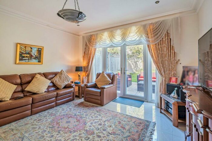 3 Bedroom Detached House To Rent In Cranbourne Gardens, Temple Fortune, London, NW11