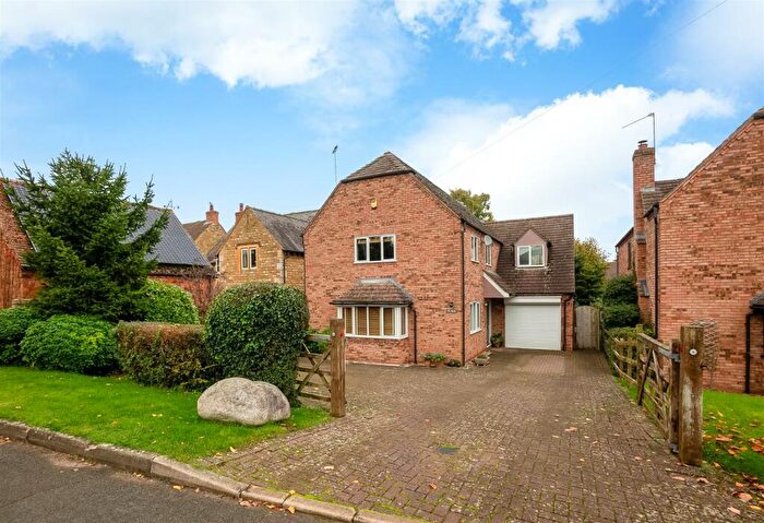 4 Bedroom Detached House For Sale In Armscote Road, Tredington, Shipston-on-Stour, CV36