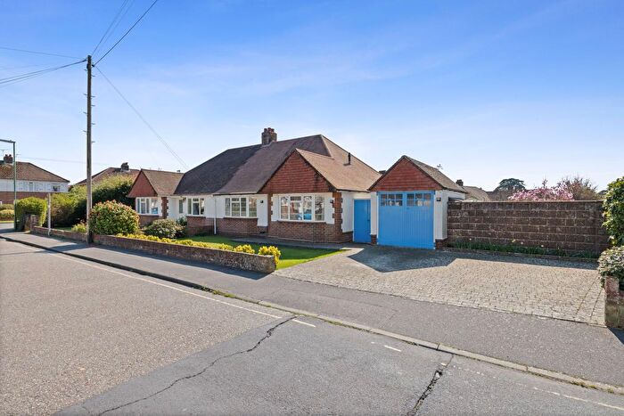 3 Bedroom Semi-Detached Bungalow For Sale In Oak Avenue, Chichester, PO19