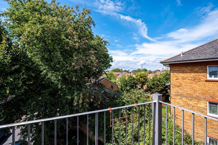 2 Bedroom Flat To Rent In Verney Road, South Bermondsey, London, SE16