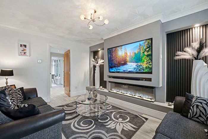 3 Bedroom Semi-Detached House For Sale In Collingwood Way, Westhoughton, BL5