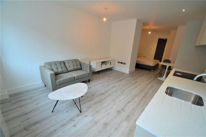 Flat To Rent In Newland House, - Hagley Road, Birmingham, West Midlands, B16