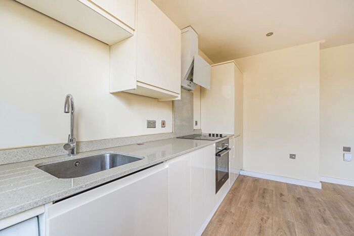 1 Bedroom Flat To Rent In Cleeve Road, Leatherhead, KT22