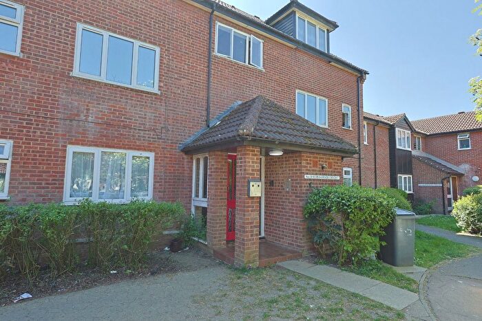2 Bedroom Flat For Sale In Springwood Crescent, Edgware, Middlesex, HA8