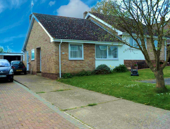 2 Bedroom Bungalow To Rent In Barryfields, Braintree, Essex, CM7